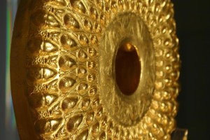 La fiale d'oro recuperata dal Getty museum oggi tornata "a casa" a Termini Imerese (museo civico)