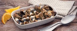 Pasta con le sarde: la foto non è un granché ma esemplifica il modo ideale di lavorare in una pirofila che le contiene e che si porta in tavola