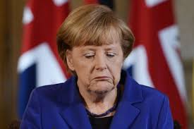 La Merkel incazata comunque: se vinceva la Le Pen ero fritta. Ma ora che mene faccio di sto Macron?