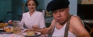Eccola con la trepida moglie, qui la grande Milena VuKotic. Nei primi film era stata la brava Liù Bosisio (la voce di Margie nei Simpson)