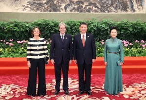 Gentiloni con la moglie in visita in Cina con il presidente Xi e signora