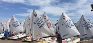 Optimist in attesa dell'ordine: "barche a mare!"