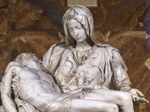 Pietà di Michelangelo Buonarroti, autore anche degli affreschi della Sistina. Grandi le nozioni teologiche degli artisti dell'Umanesimo e Rinascimento.