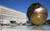 Il palazzo della Farnesina al foro Italico fu una delle ultime costruzioni dell'anteguerra, in limnea con il "razionalismo" allora sostenuto ed affermato. Oggi la politica estera italiana può definirsi evanescente...