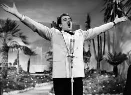 Volare cantava Modugno, tradoyto in tutte le lingue, esperanto compreso. Ma l'Italia va a piedi. A parole peggio che nei fatti.