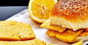 Pane e panelle: cucina povera (grano condito da ceci), cibo da strada, qualcosa di caldo fra una fame e l'altra, assurto a fama internazionale. La dieta antica non funziona in carenza di movimento e aumentando le quantità...