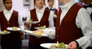 Servizio a tavoli: è una delle specializzazione. Come receptionist etc... L'alberghiero è fino ad oggi la più efficiente scuola professionale, aperta anche ai diversabili...