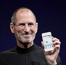 Steve Jobs, guru dei più avanzati "telefonini", ma il termine è già "vecchio".