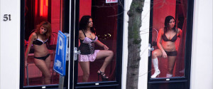 Civiltà nell' ex Benelux: Amsterdam Le donne in vetrina. Paesi bassi alla ribalta...