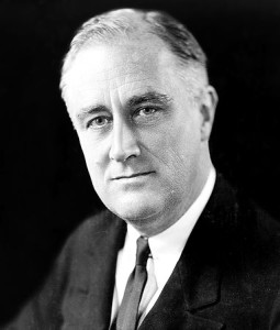 Franklin Svetlano Roosevelt noto anche per la politica del "New deal" fra il 1933 e il 1937, allo scopo di risollevare l'economia, a partire dall'America, dopo la grande depressione del 1929..