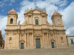 La Cattedrale di Noto (nata per il Barocco).