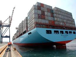 Una porta containers. Con i trasporti intermodali, mare, treno gommato, milioni di tonnellate di merce si spostano ove necessario