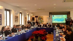 Una visione generale della sala presso il Centro Corridoni messo a disposizione dal Comune di Mazara del Vallo. Utilizzare varie sedi significative della città è una precisa scelta del Distretto pesca.