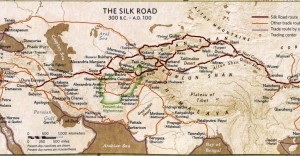Le vie della seta e delle spezie esplorate per primi dai romani di Marc'Aurelio e da Marco Polo, importanti fino all'apogeo della Repubblica Veneziana, tornano di scena per terra e per mare.