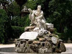 Il Genio di Palermo, qui nella più monumentale riproduzioni fra quelle presenti in città, alla Villa Giulia (grande giardino pubblico prospiciente il mare, in pompeiano, accanto all'Orto botanico)