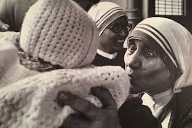 Santa Teresa di Calcutta: Se dovete buttare un bambino datelo a me!