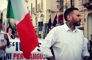 Massimo Ursino picchiato - a sangue secondo l'univoca definizione ella stampa - da sei uomini imbavagliati a Palermo, perché attivo militante di Forza Nuova