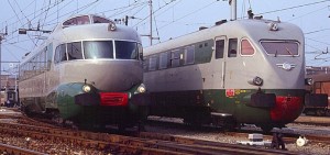 etr253-242 : due fenomeni. Elettrotreni italiani di fine anni '30 rimasti in servizio fin oltre il 1960. Il mondo invidia all'Italia e alla Germania la tecnologia ferroviaria che ha radici nell'anteguerra. L'elettricità al servizio del benessere "può tutto" 