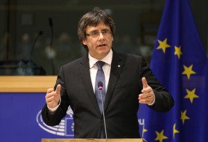 Puigdemont in un momento di gloria, quando riuscì a parlare al parlamento europeo.
