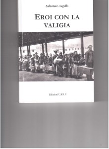 La copertina del libro, significativamente in bianco nero...