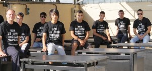 Non ci sono ragazzi cattivi, recita la scritta nelle t-shirt. Banchi di scuola e intrattenimento culturale sono la base del proficuo reinserimento.