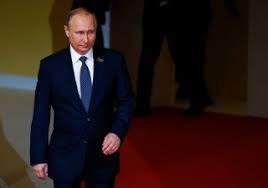 Il rude agente dela Kgb, palestrato lottatore all'orientale è divenuto il nuovo Zar che ha riportato la Russia al rango di grane nazione in politica estera e per qualità della vita.