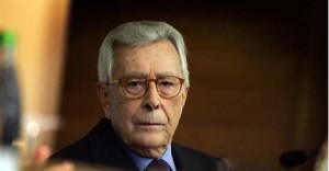 Arnaldo Forlani era il sicuro nuoivo successore di Cossiga alla pre3sidnza, se Craxi non fosse stato silurato e avrebbe a propria volta consacrato "Bettino", suo grande elettore, a capo del gpverno: un dispositivo politico che avrebbe riformato l'Italia in direzione del mercato, della modernizzazione, dello sviluppo nsullo stile delle grandi potenze: Usa, Germania... Era l'Italia del Petrolio, del nucleare, dell'Enel, dei maazionali, dell'industroa leggera e pesante, oltre a quella dell'Italian style, del turismo e della cultura divenuta business...