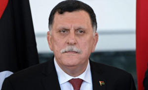 Fayez Serraj il generale posto dall'Onu a capo del governo di Tripoli. Questa e Tobruk si contestano a vicenda. Ua e G.B. lo appoggiano. Ambiguo il comportamento di Macron. L'Italia propende per lui, ma sembra a molti un errore che non preferisca stare in quel delicato scacchiere con Al Sisi e Putin...