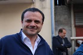 Cateno il simpaticone. E' il tipico ...ragazzo cui non si può dir di no.