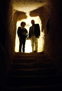 Nelle segrete dei sotterranei del castello attraverso cantine, "neviere", cuniculi e saliscendi , resi visitabili dalla presenza di opportune fonti di luce.