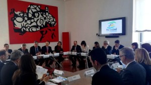 Il 17 marzo scorso il VII Blue sea land ebbe la prima presentazione al Maeci. Altre meno importanti se ne sono avute. Ecco una foto in cui riconosciamo l'indimenticabile Giovanni...