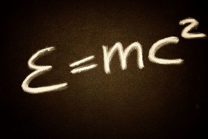 La "semplice" formula del rapporto fra massa ed energia da cui parte tutta la fisica. Da qui parte Einstein...