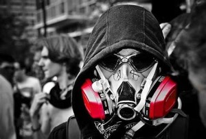 Sembra uno scherzo! Chi paga i black blocks? Manifestano contro le opere pubbliche. Se la TAV non attraversasse l'Italia passerebbe dalla Baviera: sarà un tratto della Lisbona - Pechino...