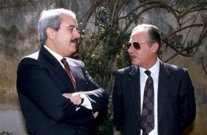 Un altro momento sereno: differenti fra loro, Falcone impeccabile all'inglese, Borsellino con il nodo alla cravatta mai perfetto. Avevano, però, in comune l'onestà, l'amicizia, il coraggio...