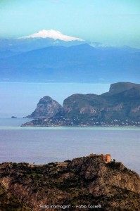 Monte Pellegrino, Capo Zafferano e l'Etna in una rara immagine aerea di Fabio Corselli.