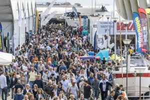 Il vialone centrale in uno dei momenti di massimo afflusso. Per molti è definitala "fiera dei sogni".