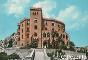 L'Utveggio dovrebbe tornare ad essere una delle attrattive cittadine con una destinazione sia culturale che mondana: niente di tutto questo. E c'è chi sogna da anni una funicolare per il santuario con fermata presso il Castello. Altri sogni...