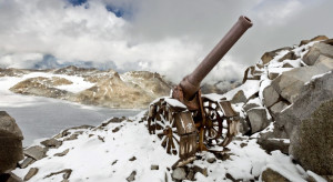Ai grandi cannoni l'esercito italiano ha dato molta importanza nelle guerre. Difficile portarli, negli anni 10 sulle cime del Cadore. Un arma efficiente fu il mortaio da 81. 