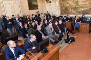 Una panoramica della Sala Stampa durante la cerimonia in cui i giornalisti hanno consgneto al Presidente Ars il tradizionale ventaglio di fine anno.