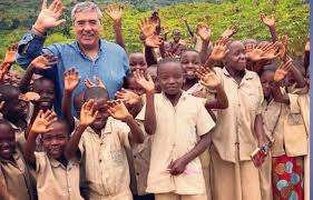 Cuffaro oggi: vola continuamente in Burundi a curare i bimbi dell'ospedale.