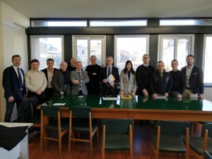 La riunione decisiva in cui è stato appena siglato l'accordo per l'inizio lavori.