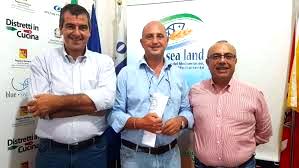 Il dirigente generale alla Pesca in Sicilia Dario Cartabellotta, l'assessore allo sviluppo Mimmo Turano e il presidente del Distretto pesca Nino Carlino tre personaggi che vogliono fortemente la prossima edizione di Blue Sea Land...
