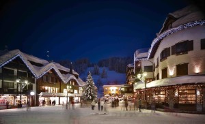 Frattanto chi può si diverte in posti come Madonna di Campiglio ()nella foto). E' la prima volta che "sia neve" per le vacanze natalizie? No di certo!