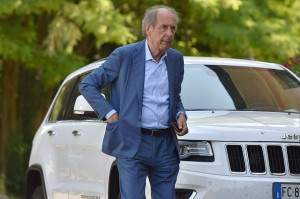 Rino Foschi con la sua caratteristica "camminata".