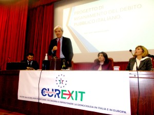 Un momento della conferenza. Al microfono