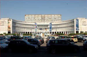 Inps o non Inps questo il problema: la monumentale sede dell'Istituto all'Eur di Roma. 