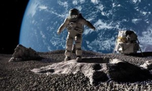 Fin'ora il solo spostamento fisico dell'umanità in un altro corpo celeste rimane la Conquista della Luna (1979).