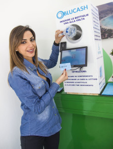 Ecopoint, cash a ciclo continuo: inserisci le bottiglie, la macchina fa il conto e ti premia. PH Valery Sirchia