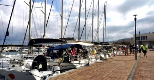 Yacht a vela all'ormeggio a Capo d'Orlando marina
