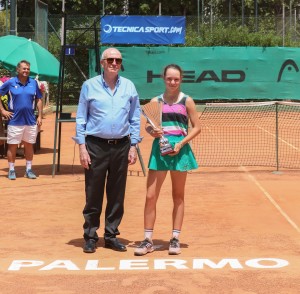 Valerjia Kargina posa con Manlio Morgana dopo la viittoria